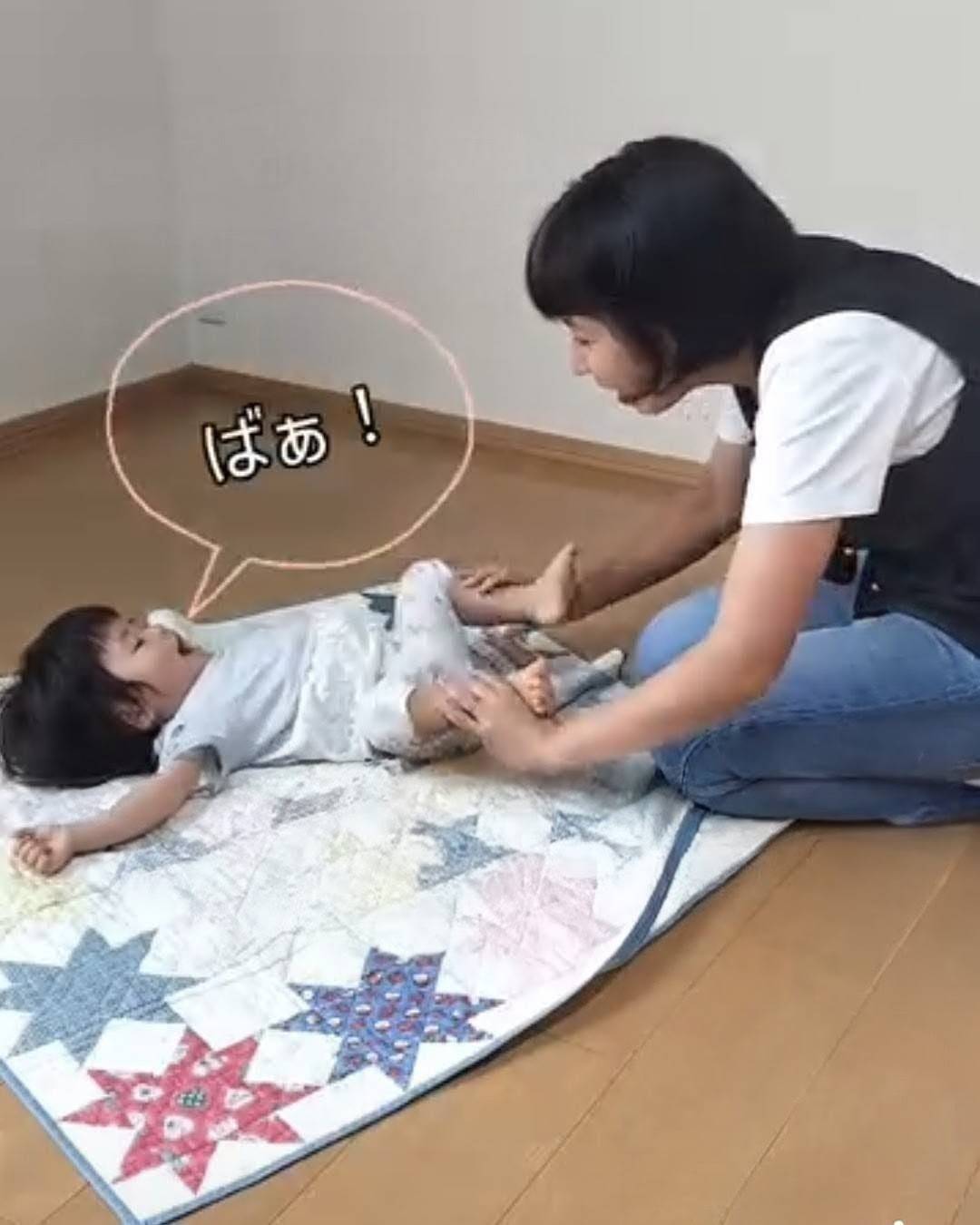 ママと触れ合いながらリズム遊び